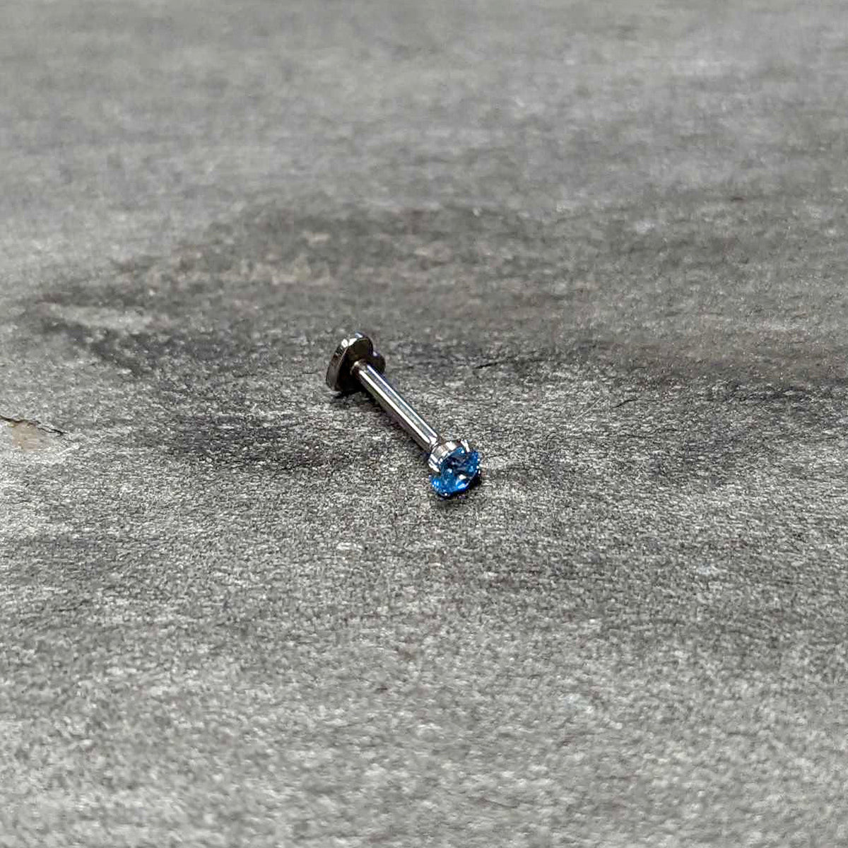 16G 5/16 Blue CZ ASTM F-136 Implant Grade Titanium Threadless Heart End Labret