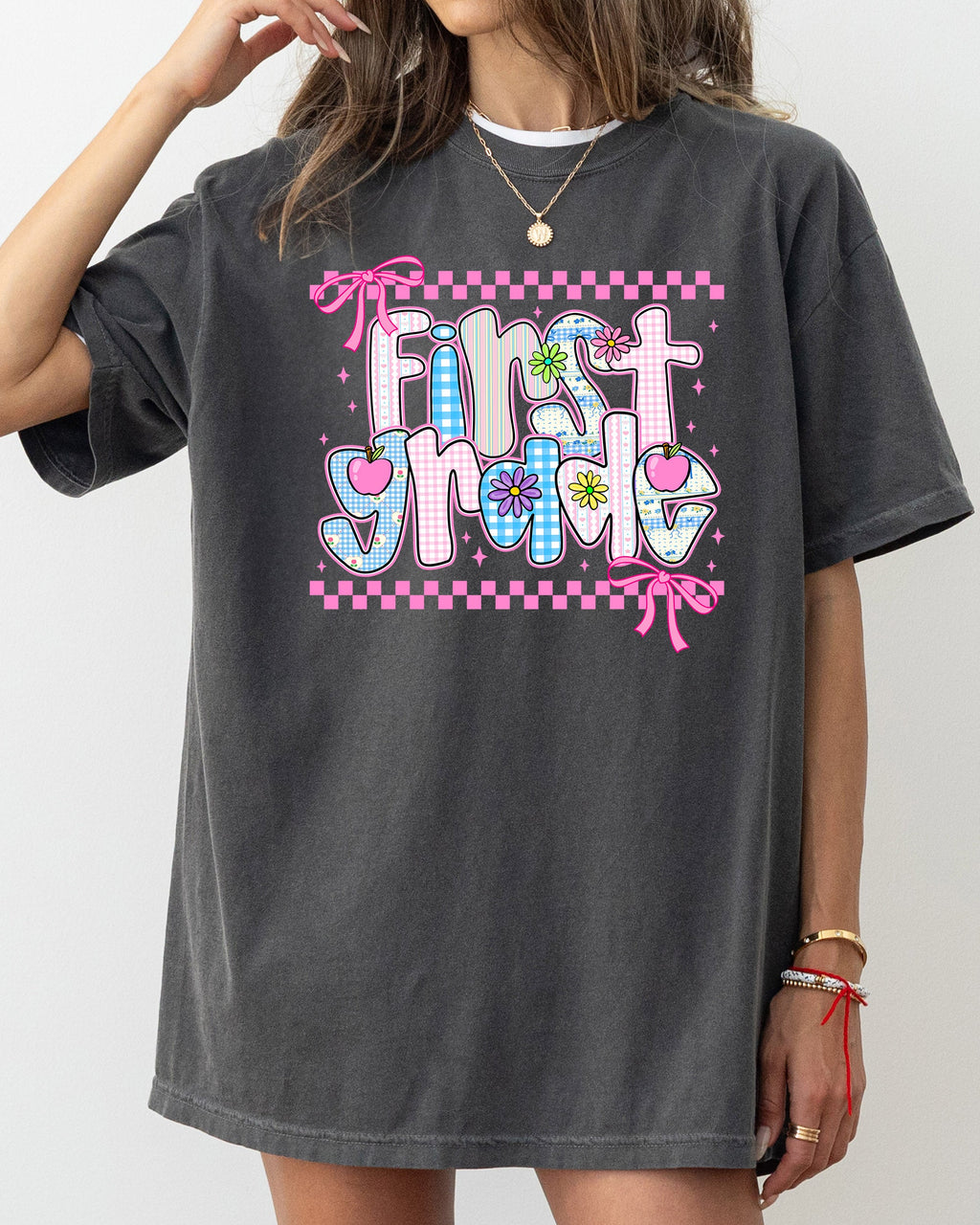 First Grade Teacher Retro Checkered Pattern Back To School Style For Teachers Comfort Colors Tee