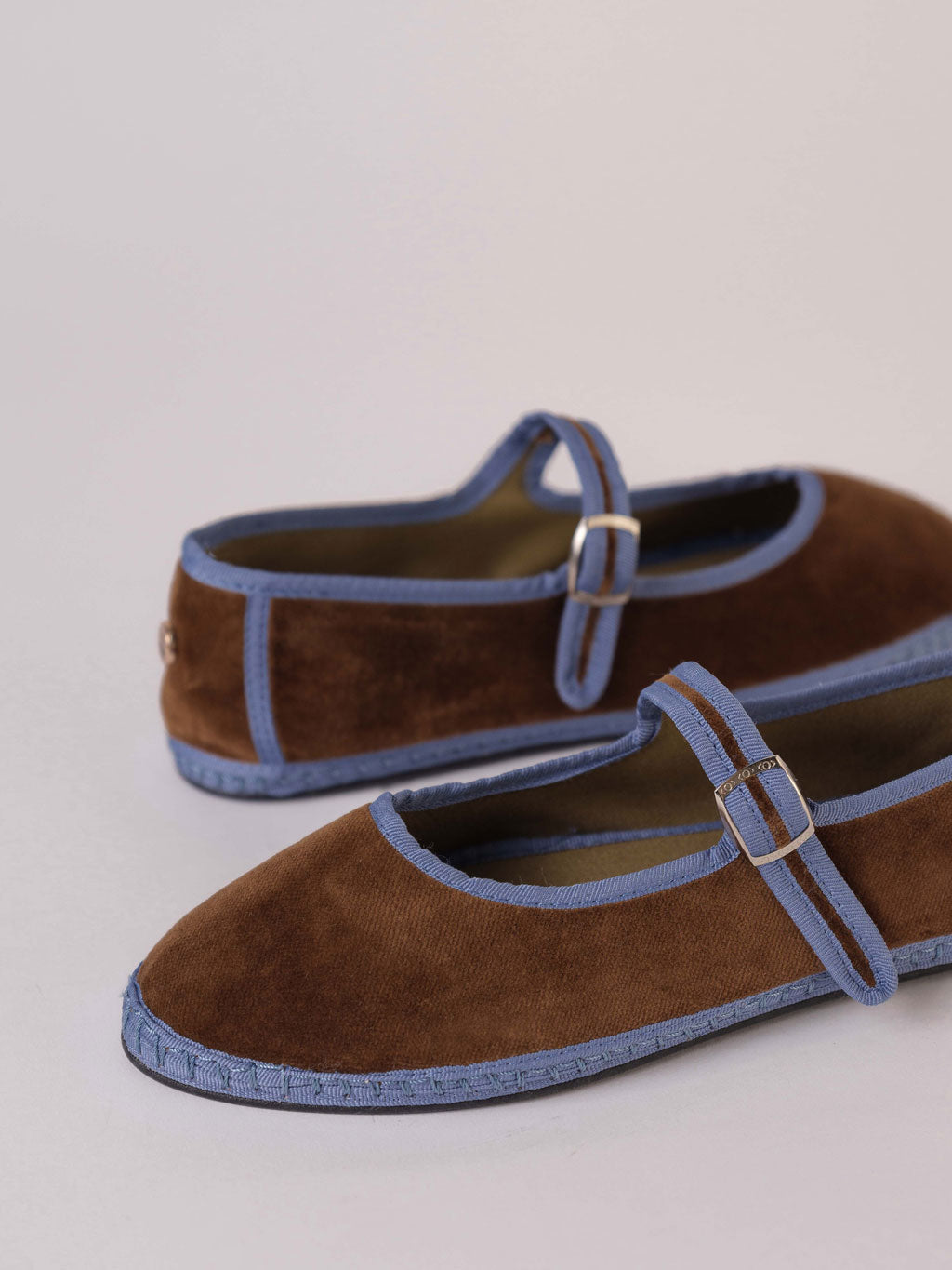 Svetis Mary Jane Camel