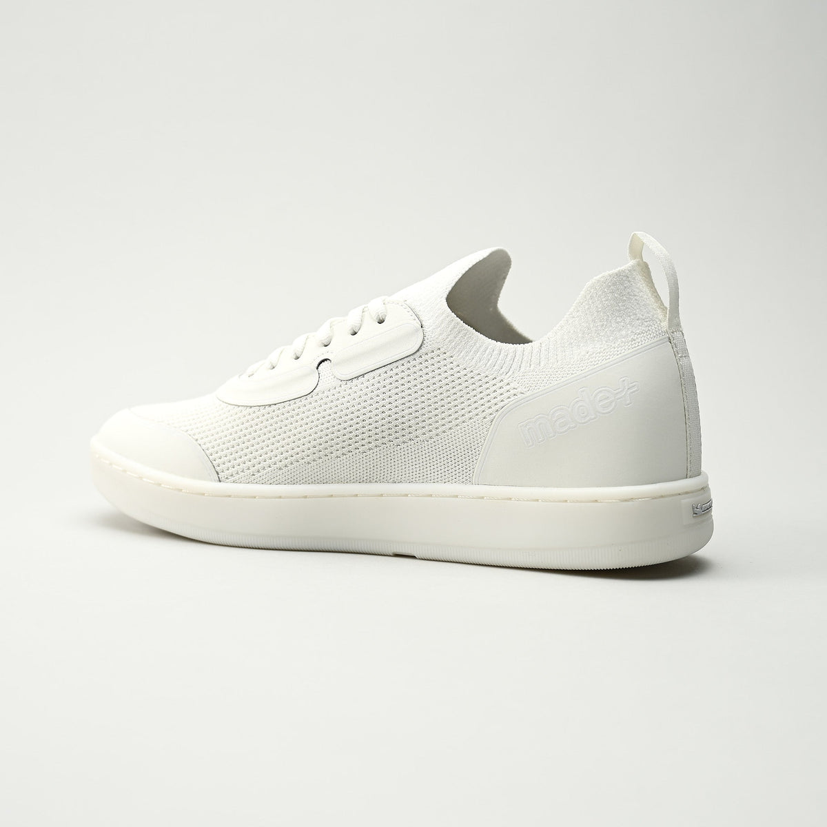 Skiff2 White Out